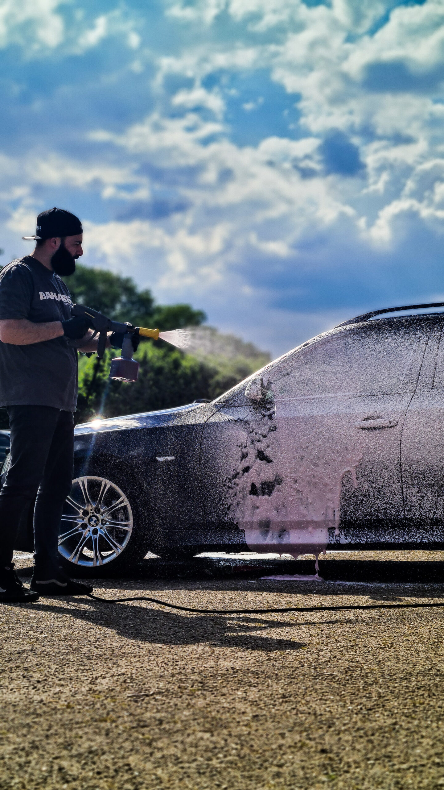 REINIG EN DROOG HET OPPERVLAK