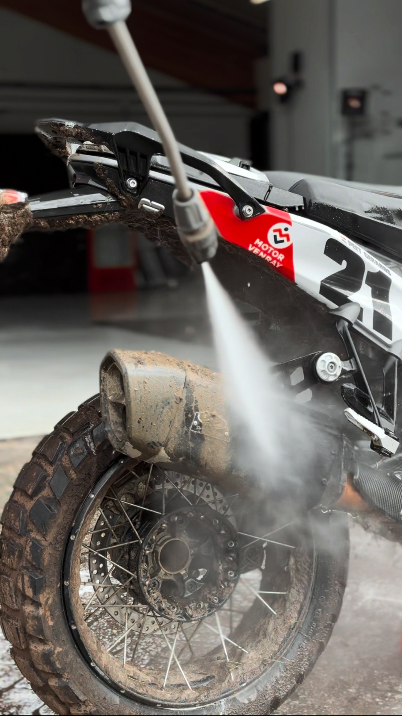 STAP 1: SPOEL AF MET WATER